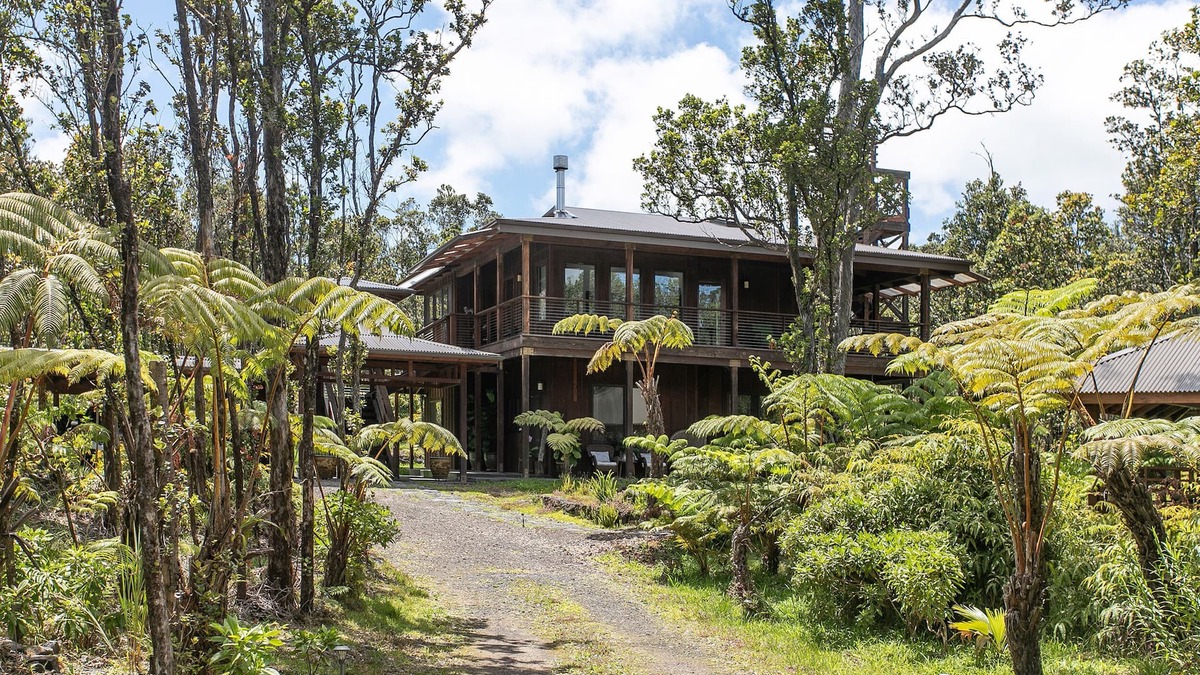 Volcano House | Volcano Forest House next to Volcano National Park