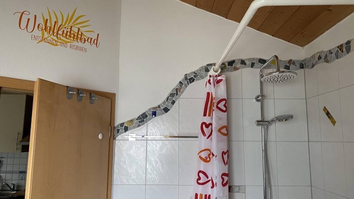 Arnbruck Apartment | Voll ausgestattete 4*-Ferienwohnung für 2 Personen mit Garten