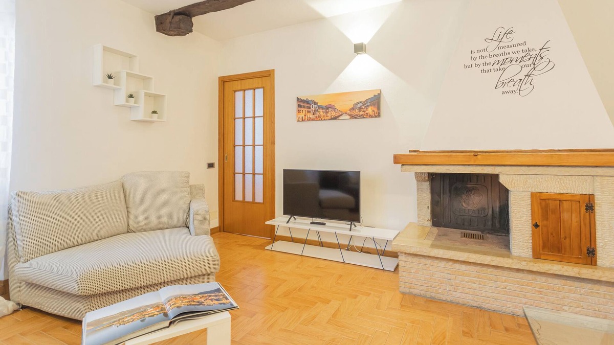 Como City Centre Apartment | Volta Apartment - One Bedroom Apartment, Sleeps 4