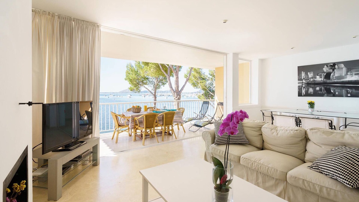 Puerto de Pollensa Apartment | Voramar Claudia - Seafront Apartment