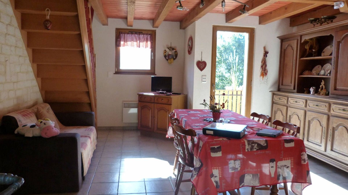 Saulxures-sur-Moselotte Ski Chalet | Vosges, non-smoking chalet apartment, close to shopping, close to road and snowshoeing, plowed easy access, quiet, ideal for family with children or hikers