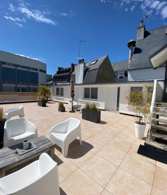 Concarneau Apartment | Votre mini maison en plein cœur du centre ville -terrasse - et parking privé sur place clos - draps et ménage inclus