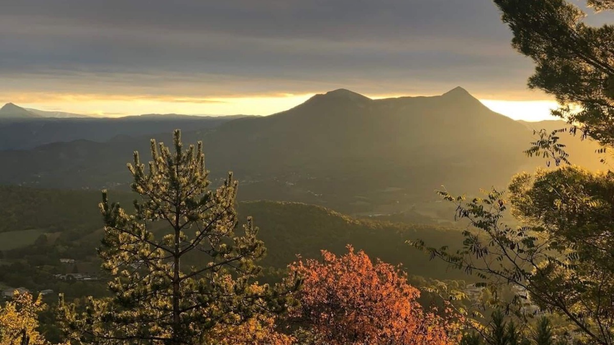 Aiglun House | Vous Serez Seuls Dans une Villa , 100 m2 en RDC Avec Piscine, Terrasses, Jardin