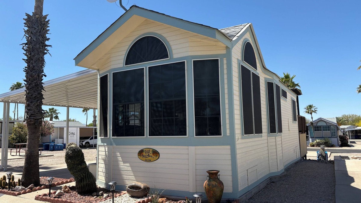 Tucson House | VOYAGER GUEST HOUSE in an Adult Community