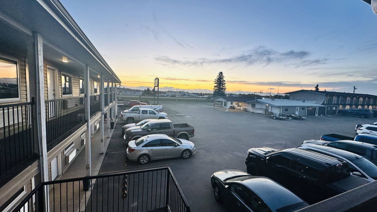 Rocky Mountain House Hotel | Voyageur Motel