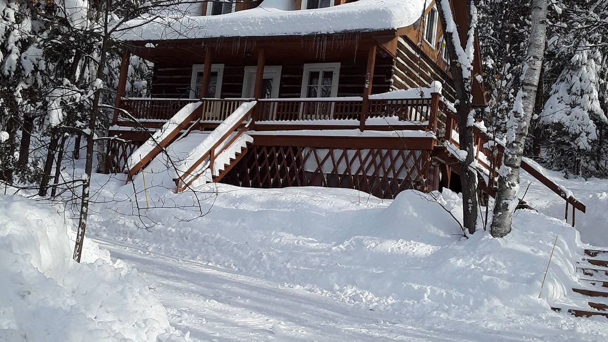 Saint-Hippolyte House | Vraie Maison Ancestrale laurentides saint-sauveur
