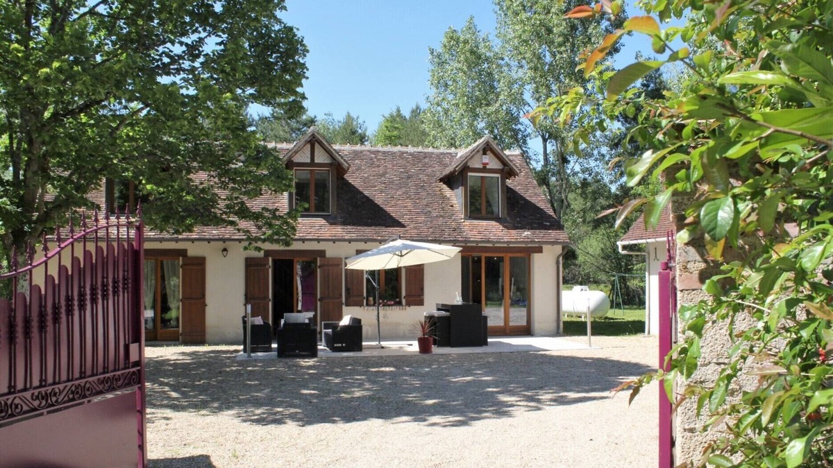 Contres House | Vrbo Property