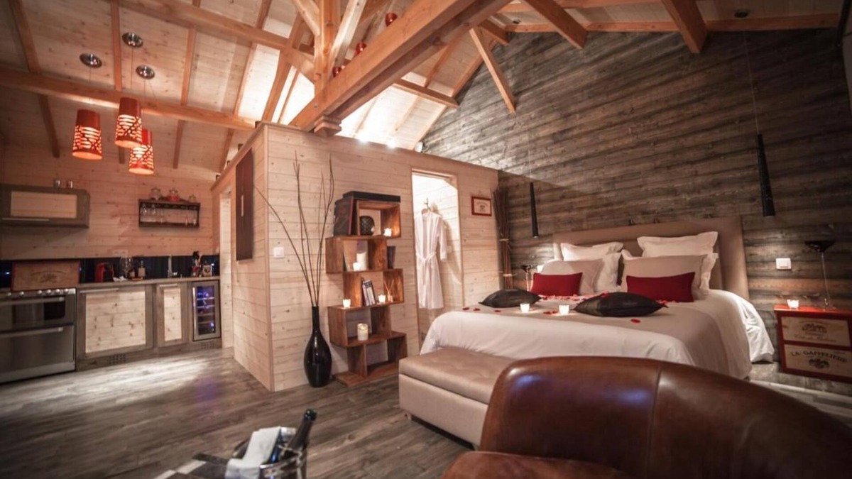 Gardegan-et-Tourtirac Ski Chalet | Vrbo Property