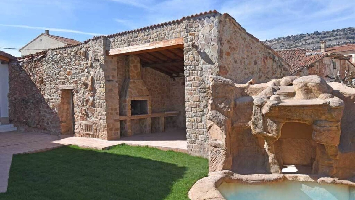 Fuentetoba Cottage | Vrbo Property