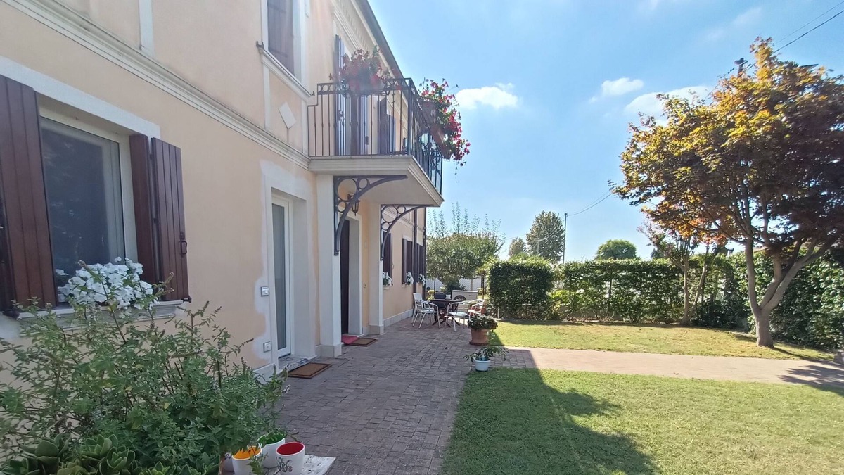 Lendinara Apartment | Vrbo Property