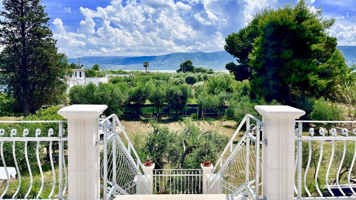 Lesina Condo | Vrbo Property