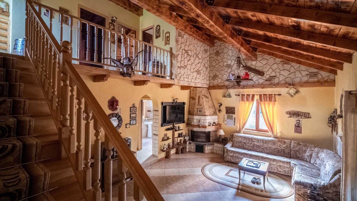 Sebes Cabin | Vrbo Property