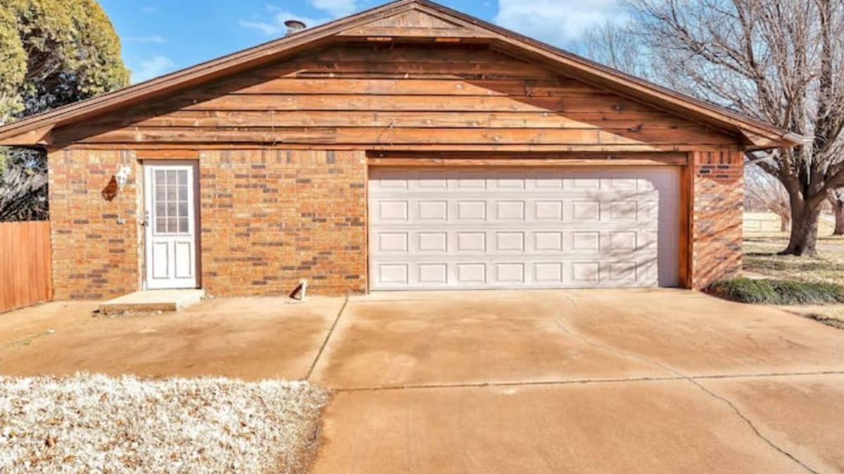 Clinton House | Vrbo Property