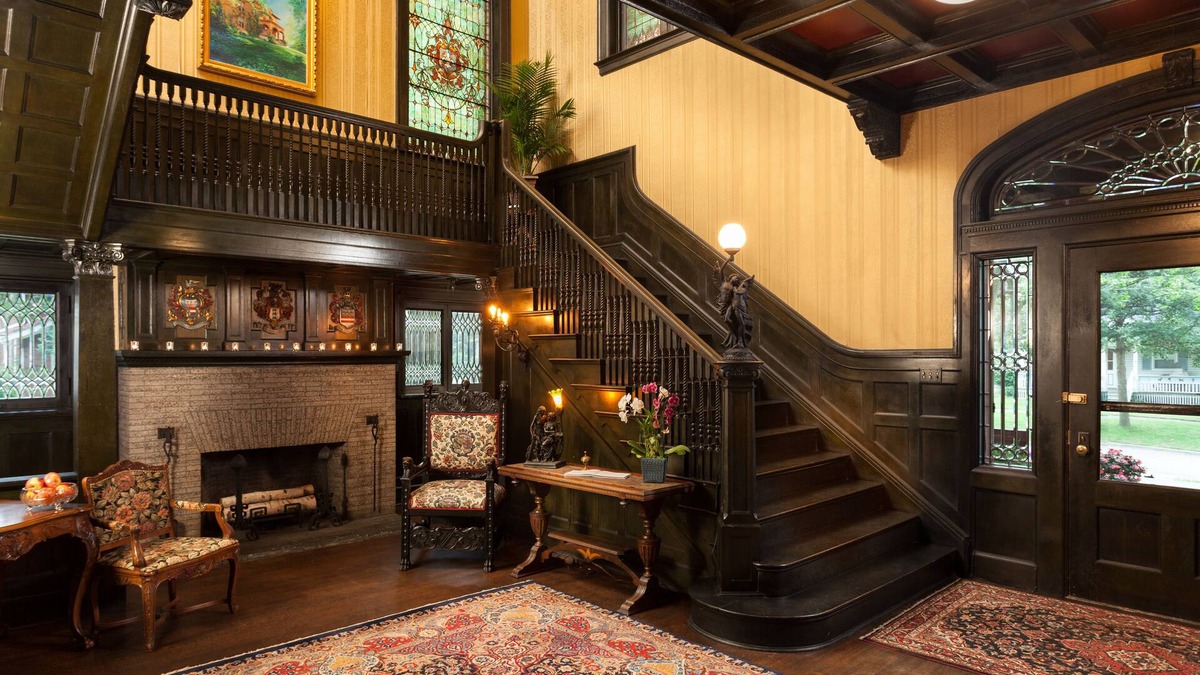 Bloomington Bed & Breakfast | Vrooman Mansion B&B