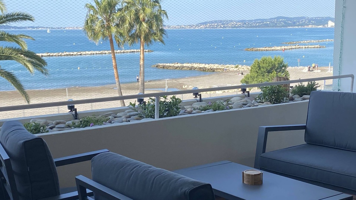 Saint-Laurent-du-Var Apartment | Vue Mer Panoramique Accès Direct & Pieds Dans L'eau