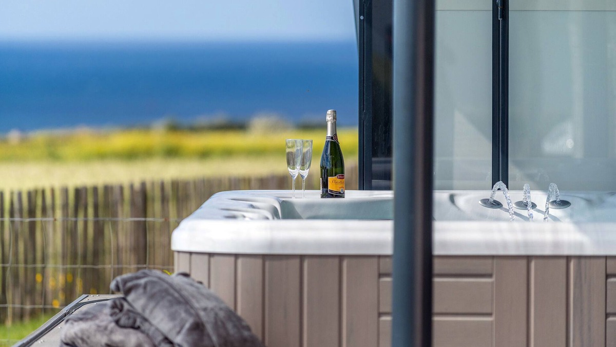 Plougonvelin House | Vue mer panoramique, spa de luxe, proche plage, l'un des Gîtes de Fabie