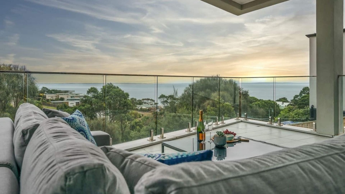 Mount Martha House | Vue Sur La Mer by Ready Set Stay - View of the sea