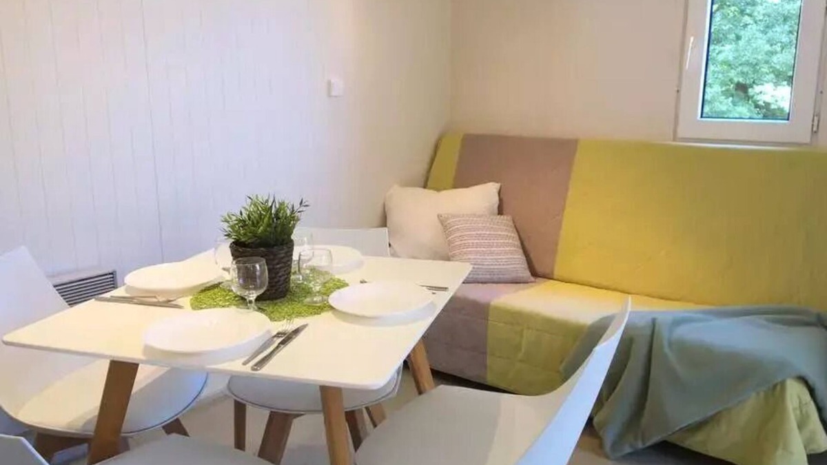 Meallet Apartment | VVF Cantal Salers Vendes * - 2 Room Apartment 5 People 2 Babies