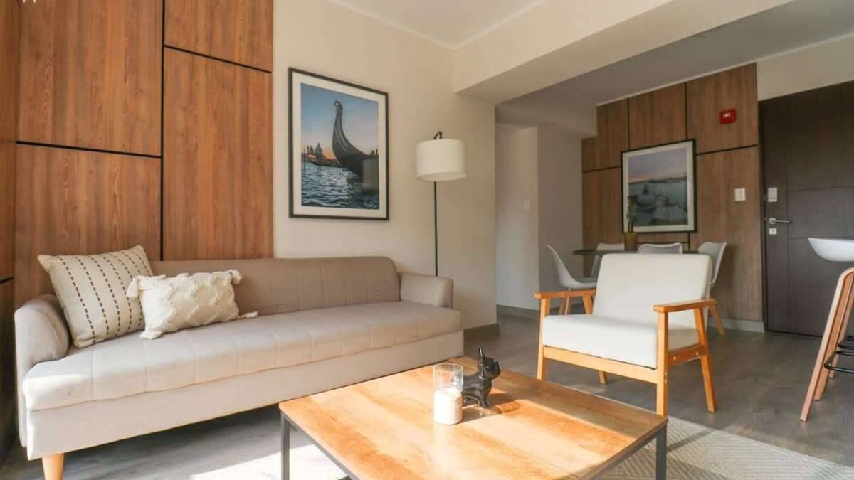 Leuro Apartment | w* | Comfortable 2BR with Balcony in Miraflores