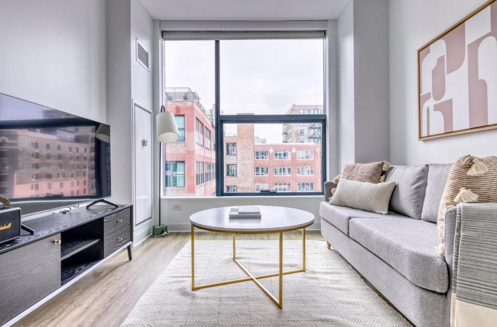 West Loop Apartment | W Loop Studio w Gym Pool in heart of Greektown CHI-532