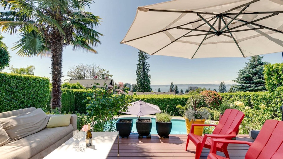 Dundarave House | W. Vancouver Vintage Gem