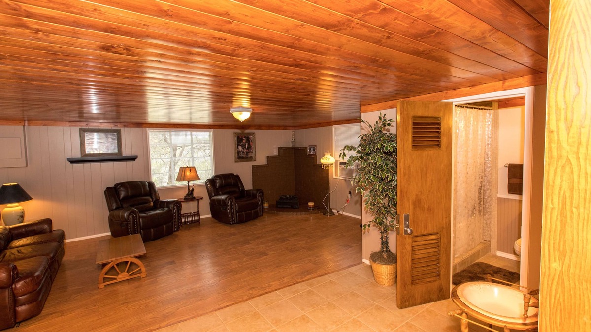 Clifton House | WAE Outdoors Inc. Cabin #3 Honeymoon Cabin