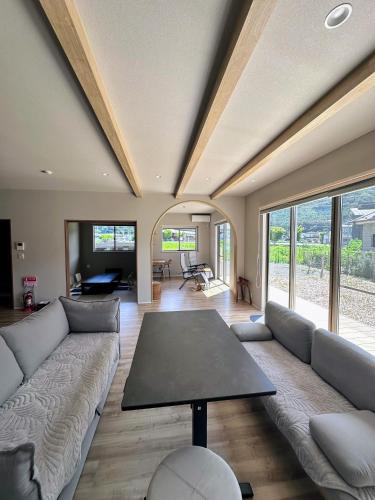 Fujikawaguchiko House | wag ur day - Spacious Villa Sleeps 10 Pet-Friendly dogs and cats Up to 7 Huge Private Dog Run