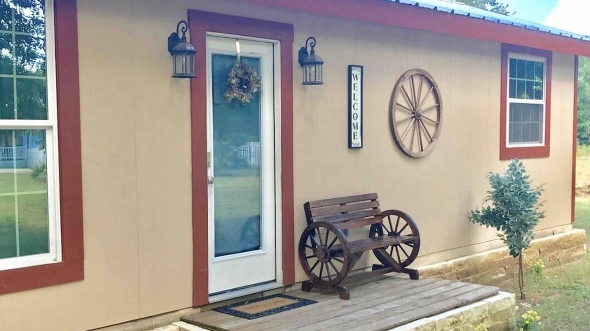 Waco Cottage | Wagon Wheel Cottage 10 Miles from Silos, Magnolia & Baylor