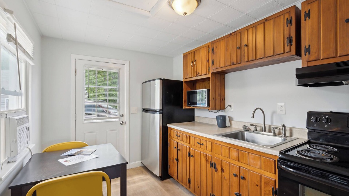 Southern Coast Hotel | Wagon Wheel Motel