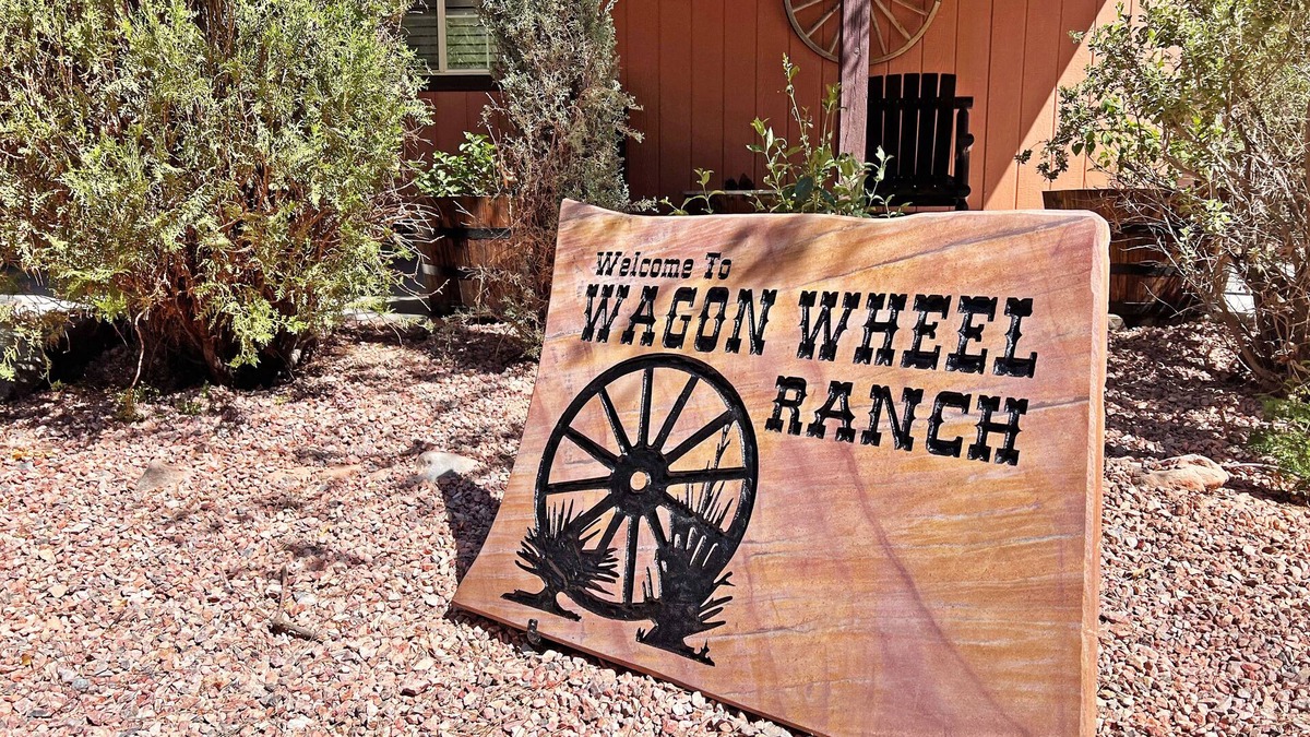 Pahrump House | Wagon Wheel Ranch close to DVNP with hot tub and cowboy pool