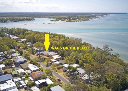 Toogoom House | Wags On The Beach - Toogoom - Beachfront- 4BR-Aircon- Pets OK