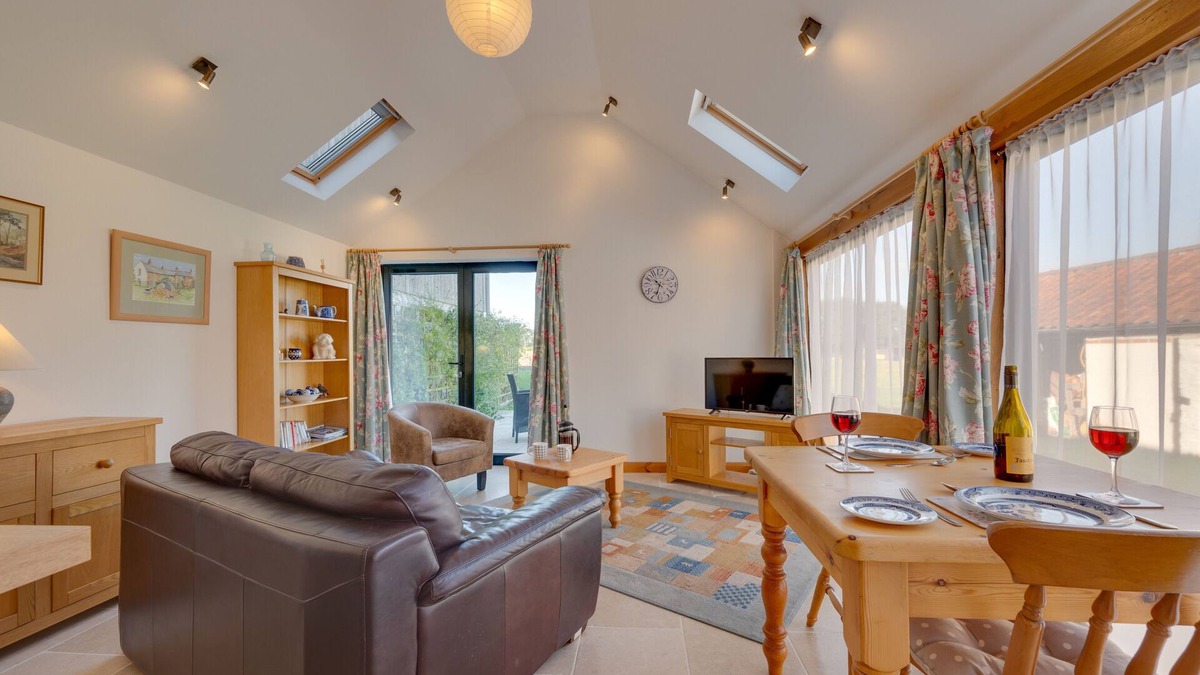 Irstead House | Wagtail Lodge - One Bedroom House, Sleeps 2