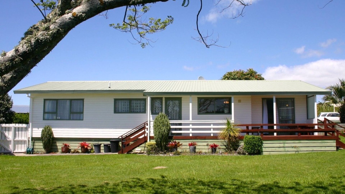 Waihi Beach Cottage | Waihi Getaway - Waihi Beach Holiday Home