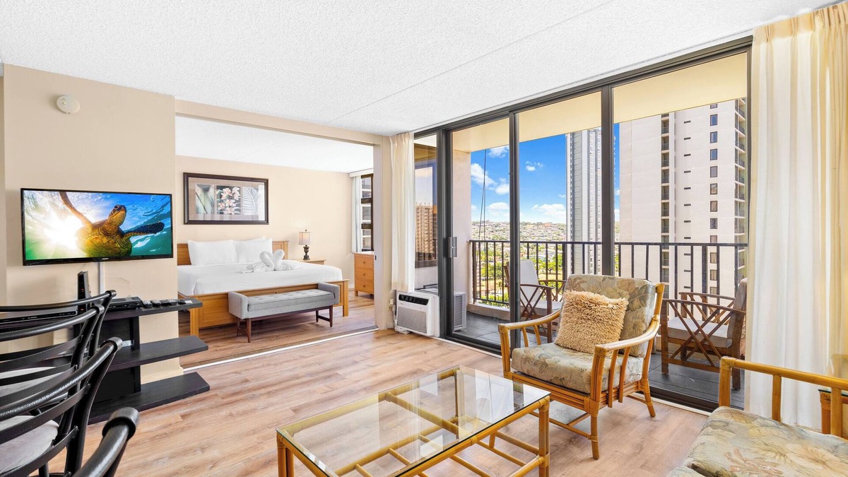 Waikiki Apartment | Waikiki Banyan @T1-19FL FreeParking King&Sofa Bed