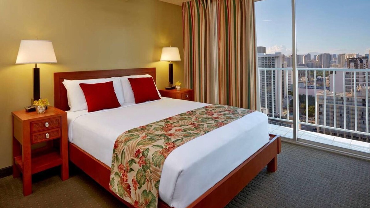 Waikiki House | Waikiki Paradise Awaits! Relax with Pool, Rooftop Views, 2 Blocks to Beach!