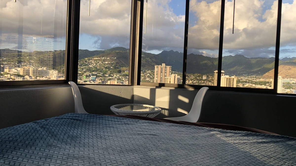 McCully - Moiliili Apartment | Waikiki studio, panoramic view, lots of amenities, 10 min walk to the beach!