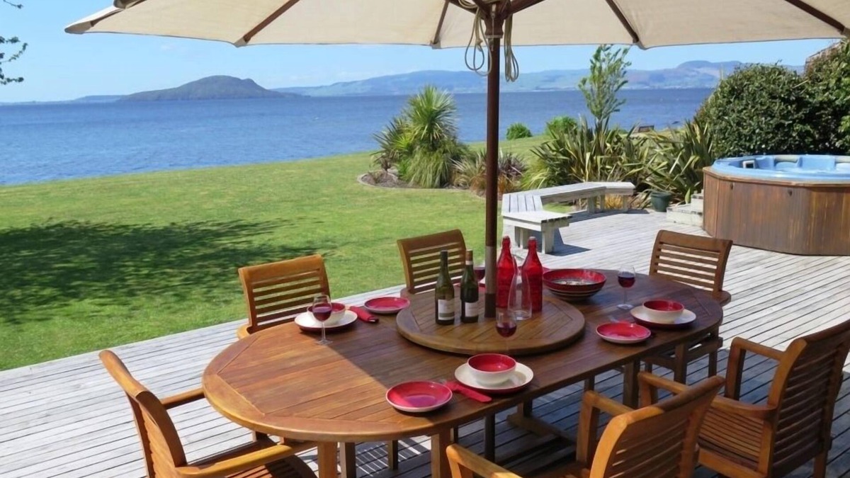 Ngongotaha House | Waikuta Lakeside Retreat on Lake Rotorua