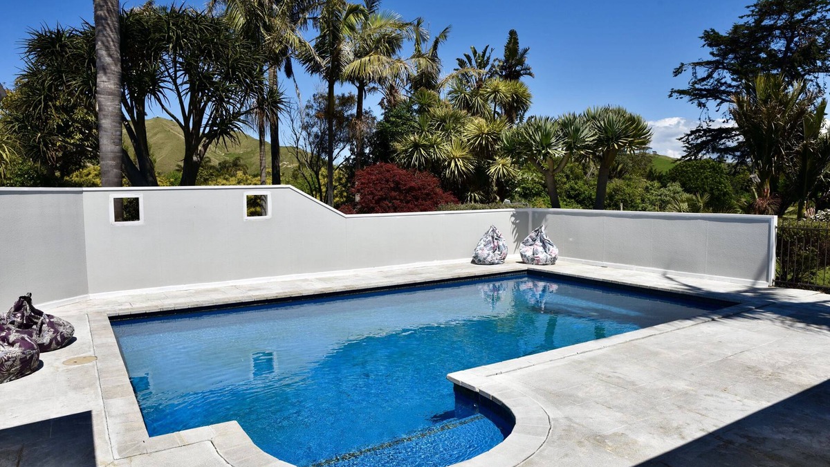 Gisborne Condo | WAINUI BOARDROOM CHALET