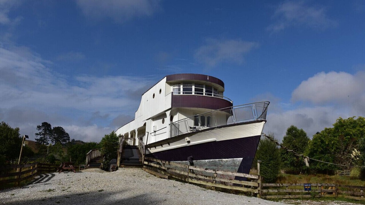 Waitomo Caves Boat Rental | Waitomo Woodlyn Park Waitanic Captains Unit S1