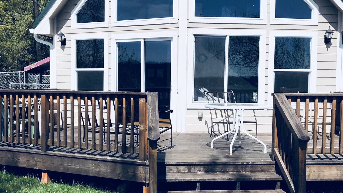 Valley House | Waitts Lake ,Valley Washington .Vacation Rental 99181 near Chewelah Washington