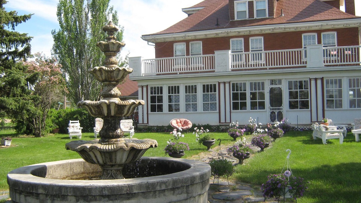 Moose Jaw Bed & Breakfast | Wakamow Heights Bed & Breakfast