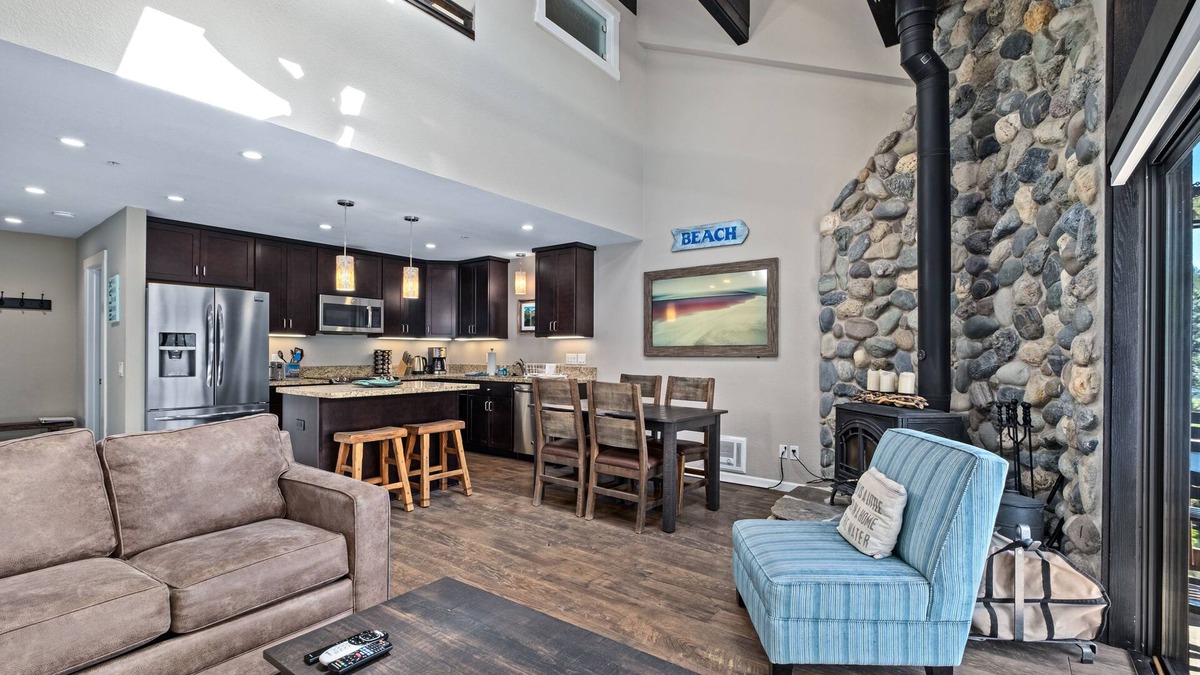 Truckee Condo | Wake Up Lakefront on Donner and Enjoy Coffee with a View!