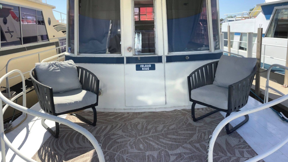 Port Clinton Boat Rental | Wake up ON the lake aboard Island King
