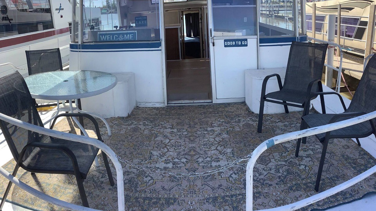 Port Clinton Boat Rental | Wake up ON the lake. Good to Go!