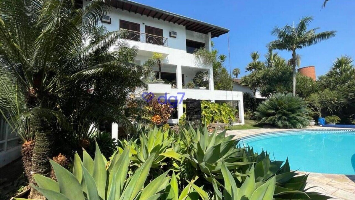Carapicuiba House | Wake up to the birdsong!