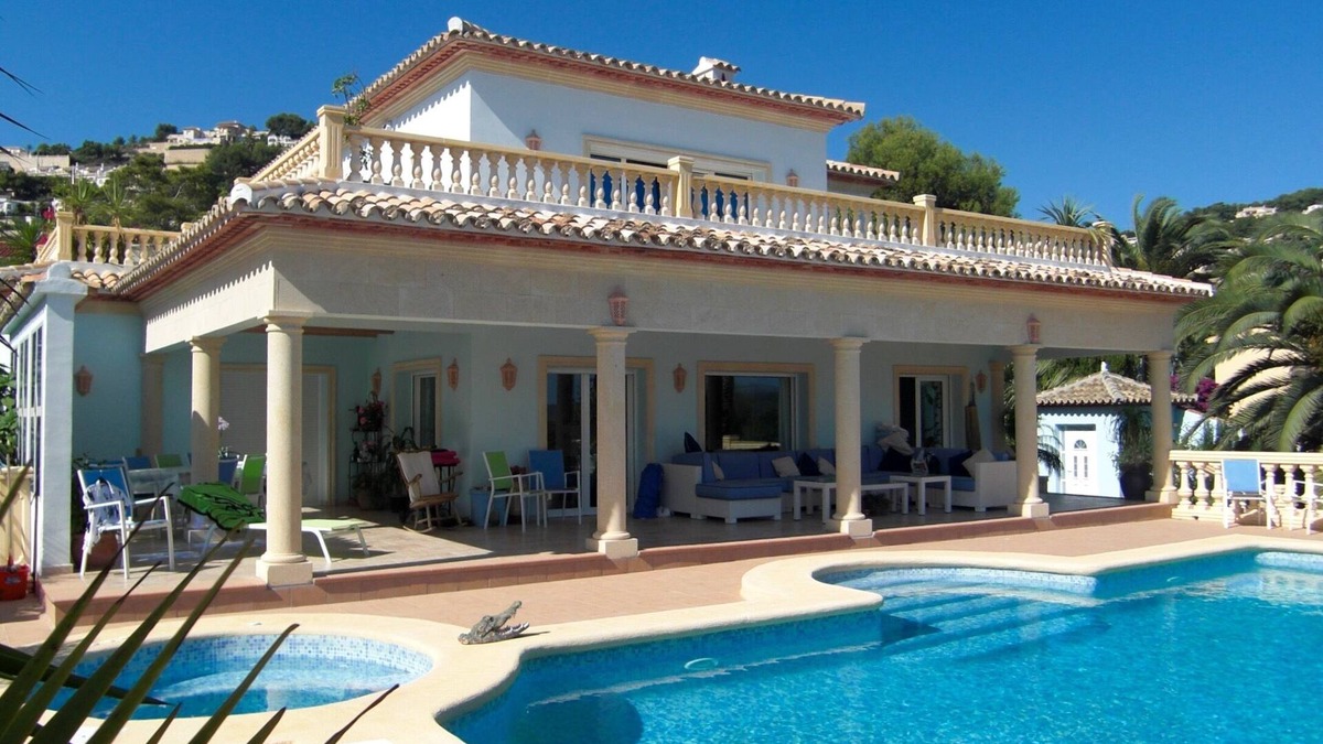 Pinar del Advocat Villa | Wake up to the Med! Luxury living, Breathtaking Views, Pool, Gym, Sauna & Maid