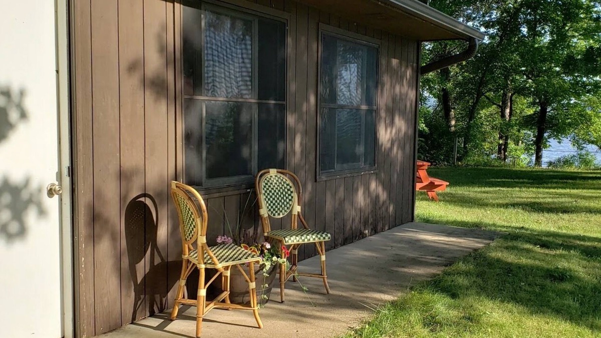 Pepin Cabin | Wake up to views of Lake Pepin & enjoy beachfront access + waterfront amenities
