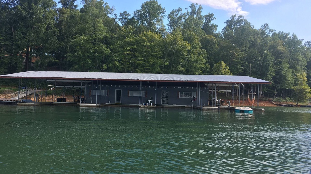 Andersonville House | Wake up with the lake as your front yard! 3bd/1bth with land access & boat slip