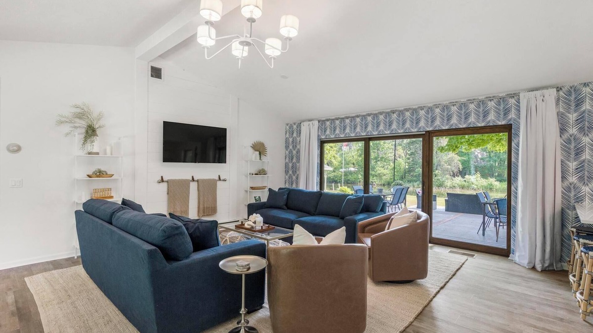 Alanson House | Wake Zone Cottage - Sleeps 10. Waterfront! Burt & Crooked Lake NEW HOT TUB
