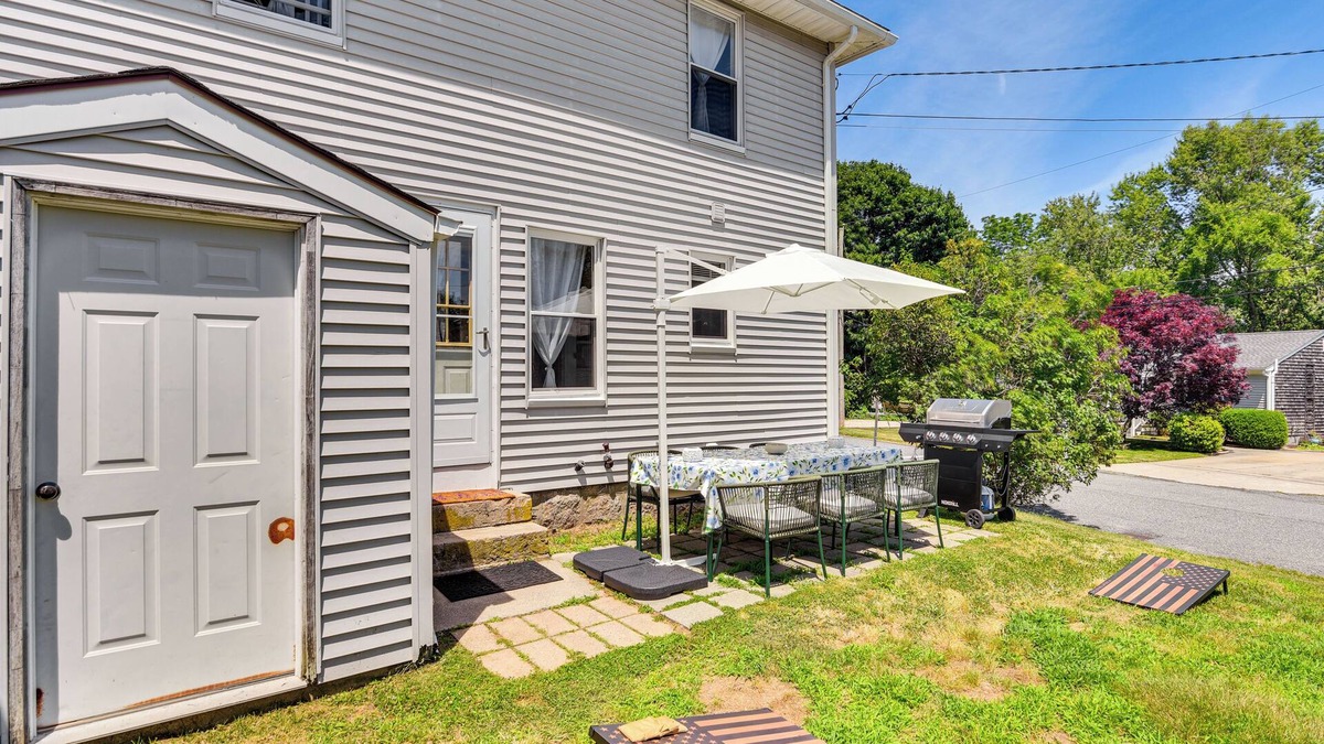 Wakefield-Peacedale Apartment | Wakefield Escape: Walk to Downtown & Near Beaches!
